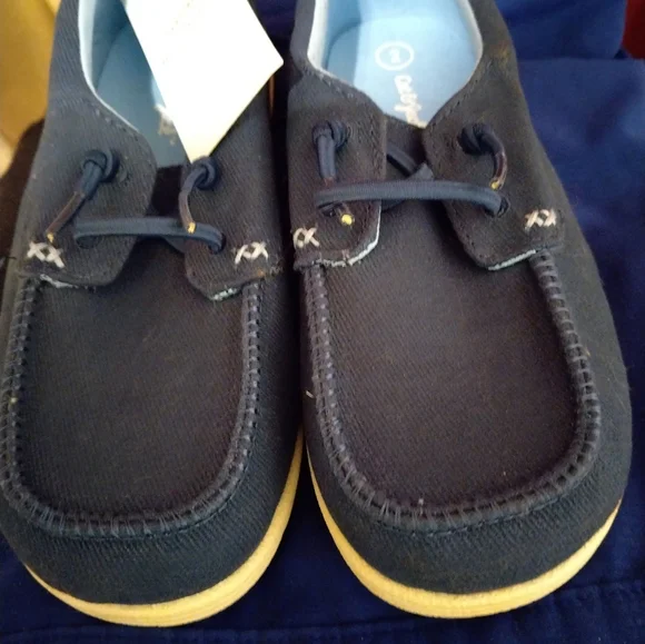 Shoes - Picture 2 of 6